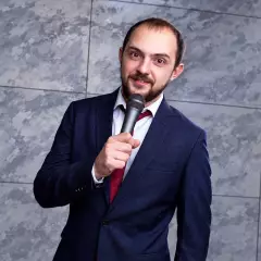 Ведущий Александр Моисеев