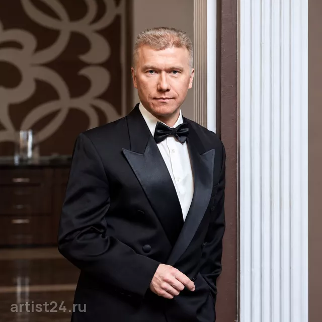 Ведущий Сергей Хрусталев — ведущий