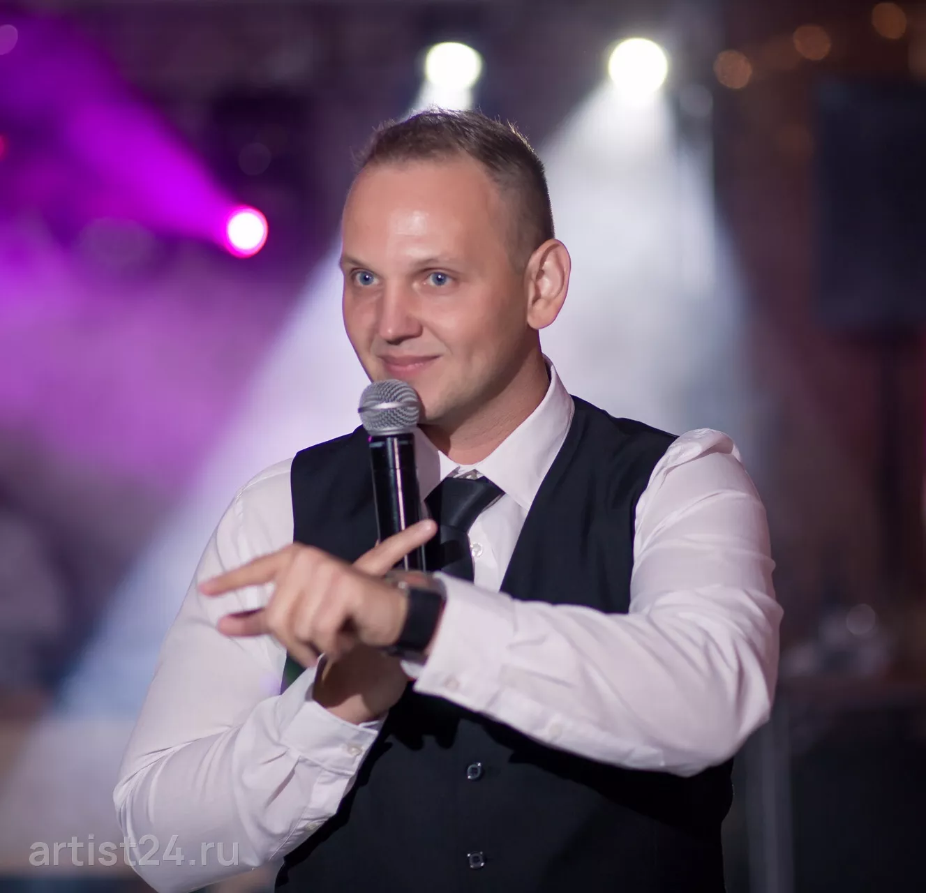 Ведущий Алексей Солодовников — ведущий