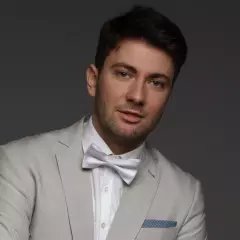 Ведущий Иван Гостев
