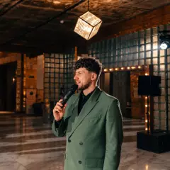 Ведущий Сергей Белан
