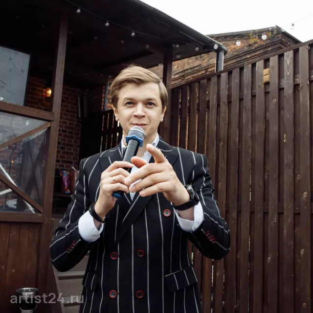 Ведущий Евгений Цветков — ведущий