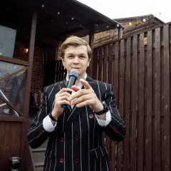 Ведущий Евгений Цветков