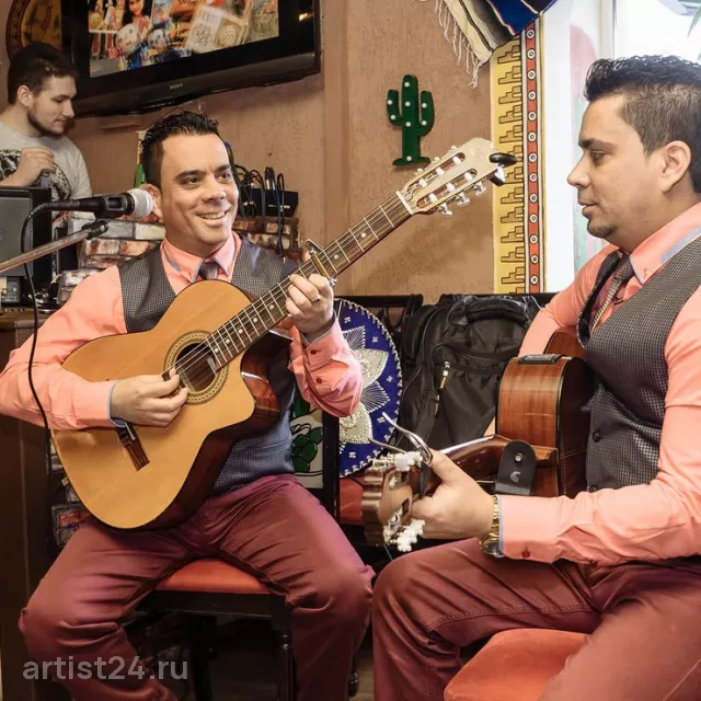 Кубинский дуэт «Duo Hermanos» — музыкант, фото 3