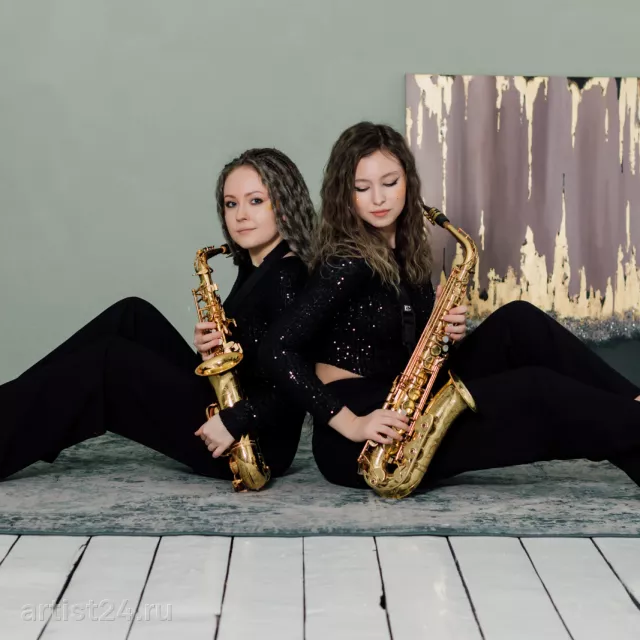 Дуэт саксофонисток Golden — саксофонист