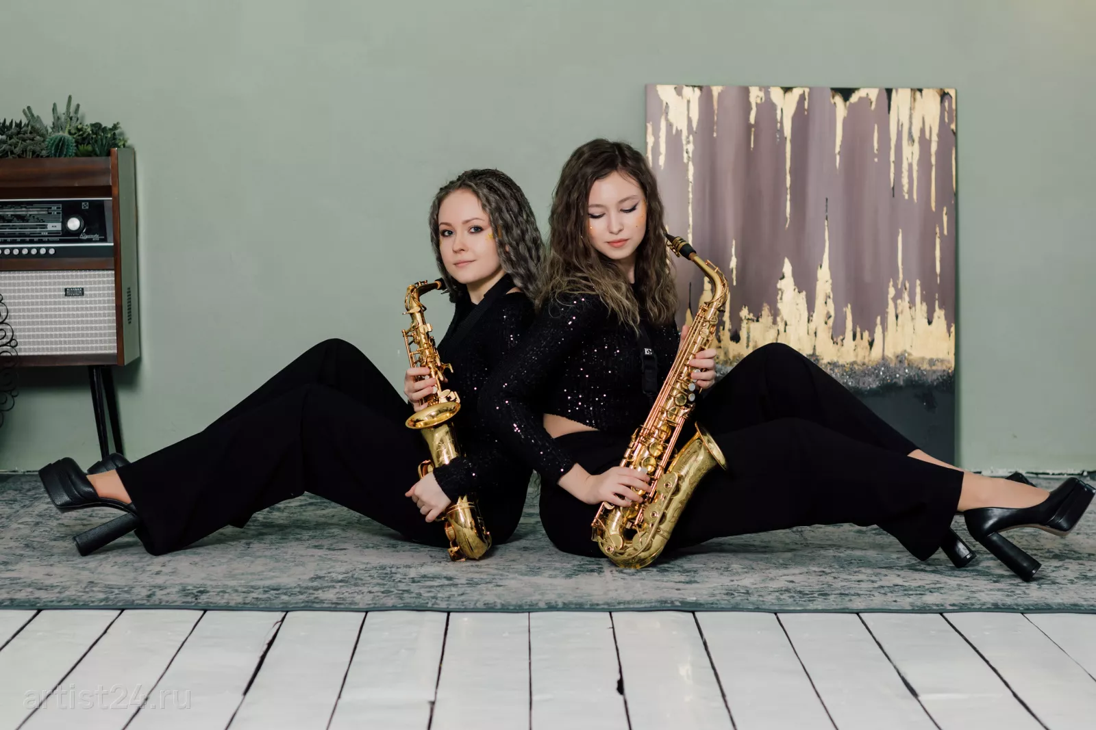 Дуэт саксофонисток Golden — саксофонист