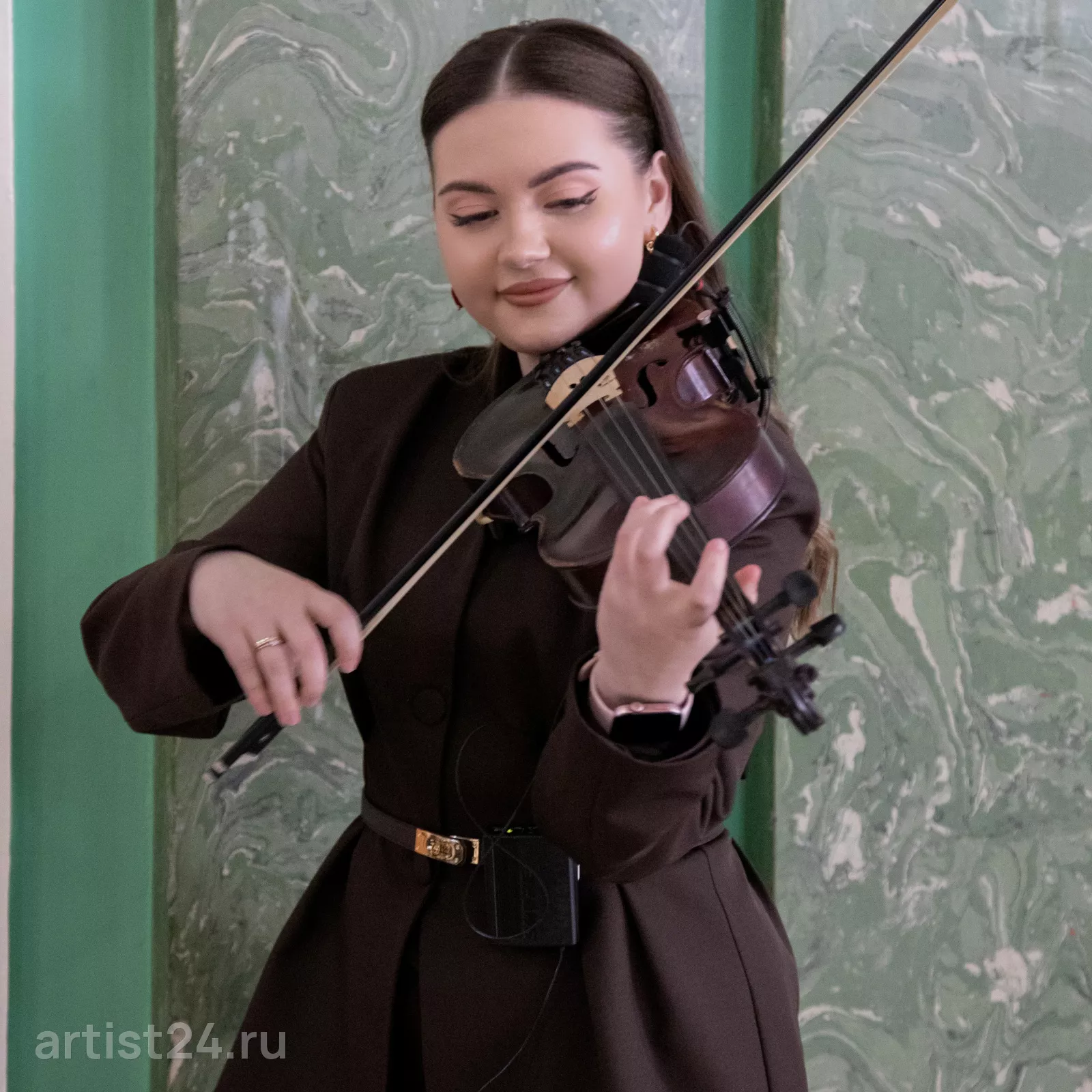 Скрипачка Алёна Рожкова — скрипач