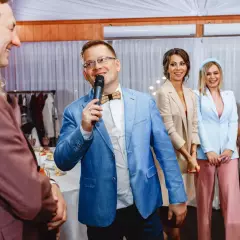 Ведущий Андрей Крюков