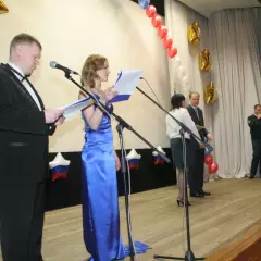 Ведущий Арсений Перебоев