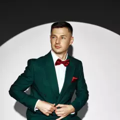 Ведущий Алексей Спатар