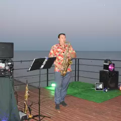 Саксофонист Валерий Анисин