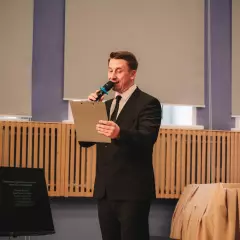 Ведущий Александр Соколов