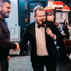 Ведущий Александр Перминов