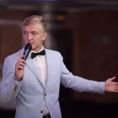 Ведущий Алексей Кошелев