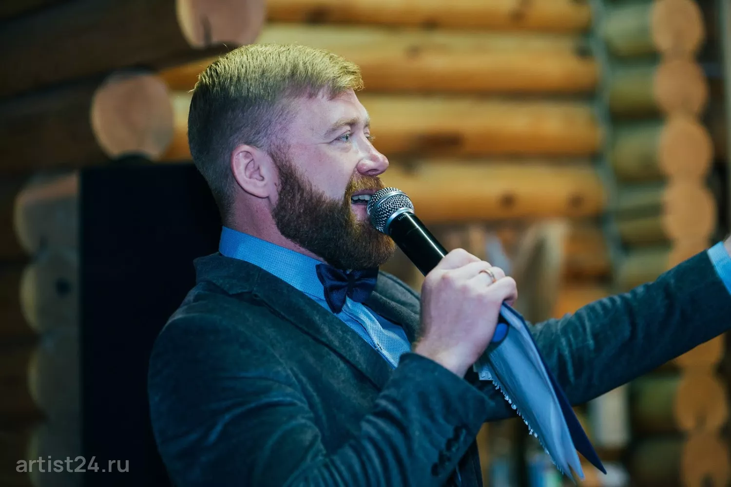Ведущий Александр Манаков — ведущий