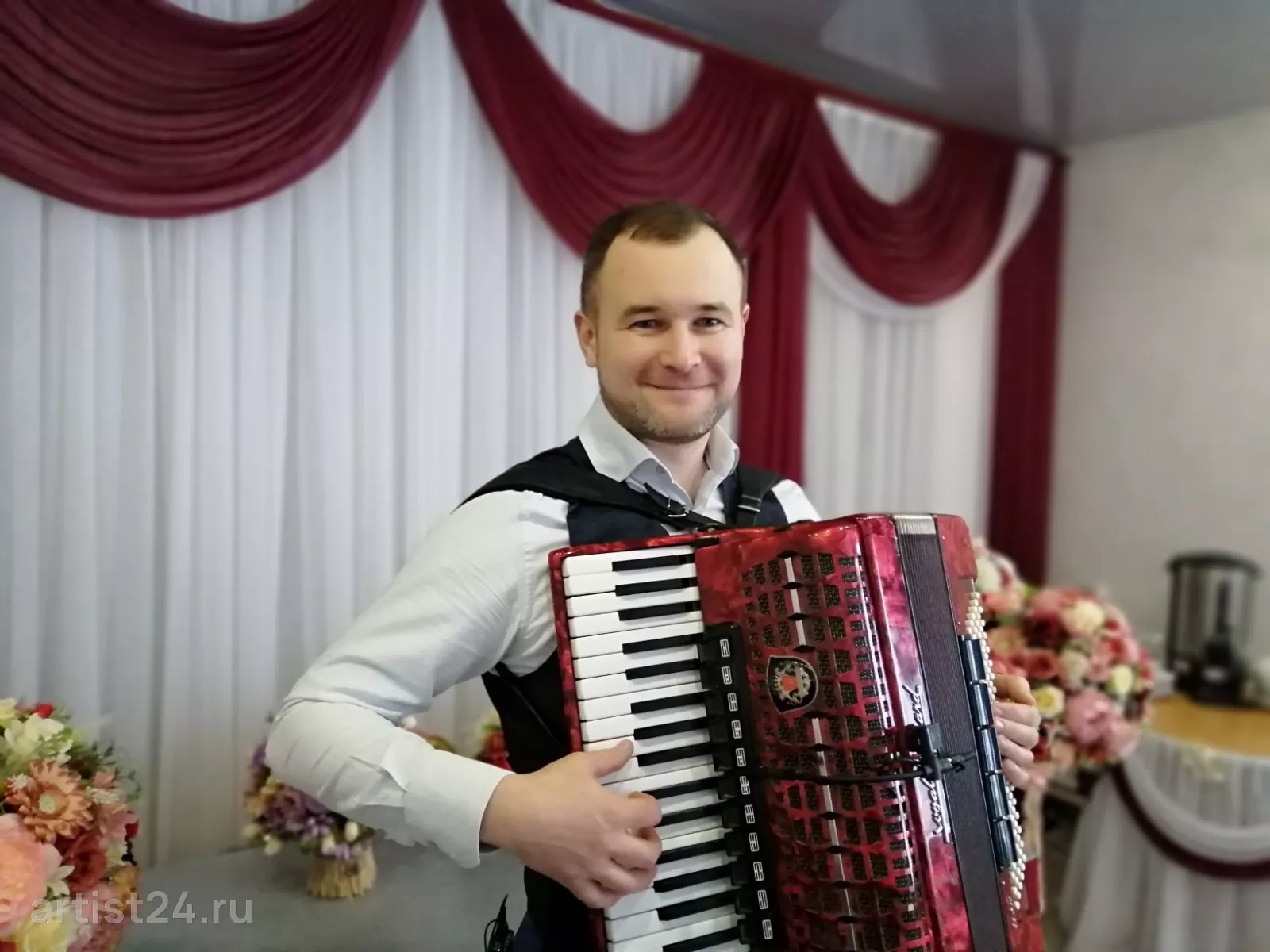 Ведущий Алексей Сечин — ведущий