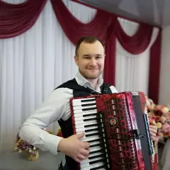 Ведущий Алексей Сечин