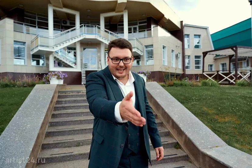 Ведущий Михаил Гулевский — ведущий