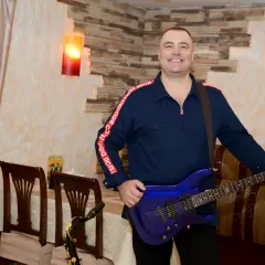 Ведущий Олег Васильев
