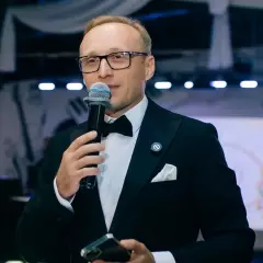 Ведущий Роман Седов
