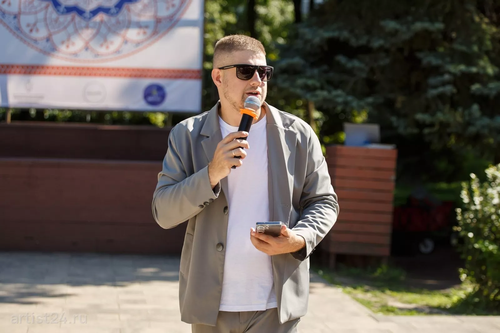 Ведущий Максим Галанов — ведущий