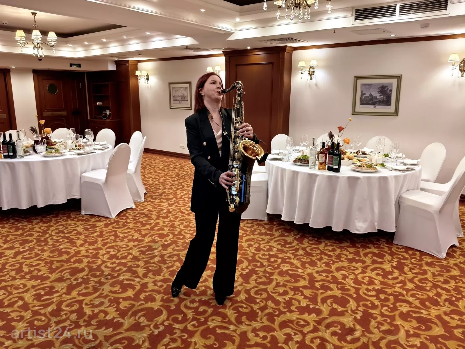 Шоу-группа SAX-S — саксофонист