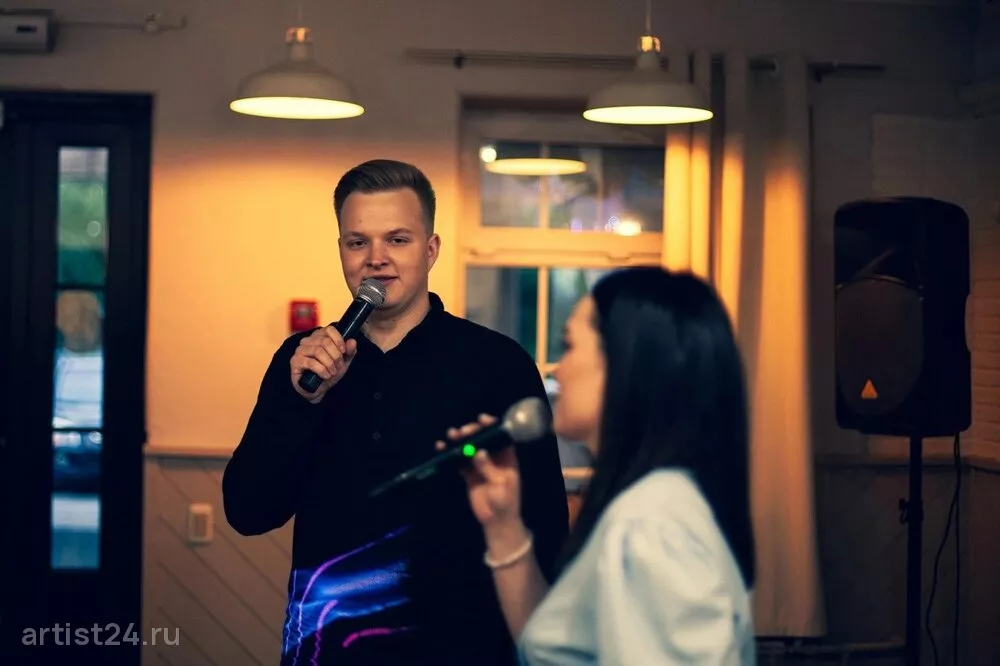 Ведущий Максим Баландин — ведущий