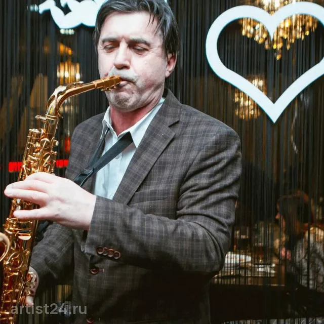 Саксофонист Александр Морев — саксофонист