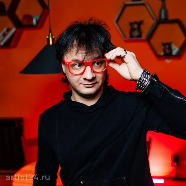 Стендап-комик Андрей Кожирнов — ведущий