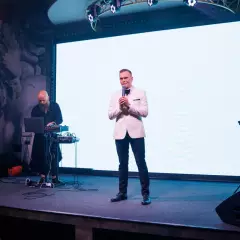 Ведущий Гоша Красовский