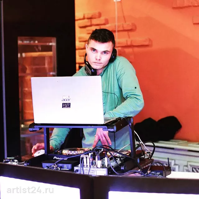Диджей Дмитрий Сальваторов — диджей