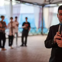 Ведущий Александр Эрдле