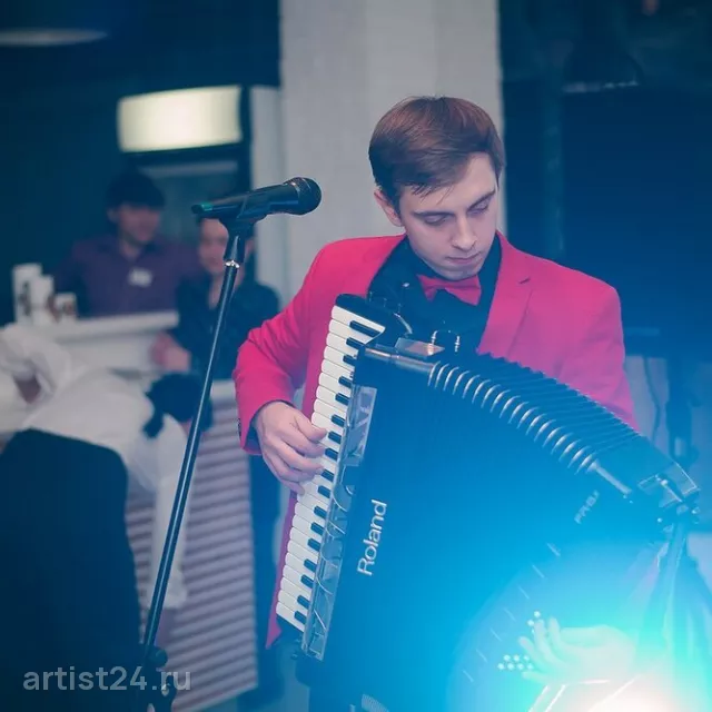 Аккордеонист Александр Вьюнов — музыкант