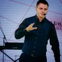 Фокусник Кирилл Рогов
