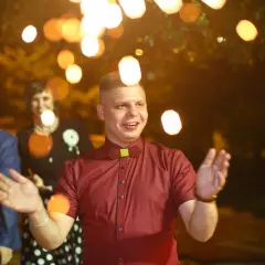 Ведущий Александр Аганин