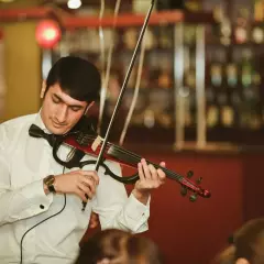 Скрипач Ишхан Аджоян
