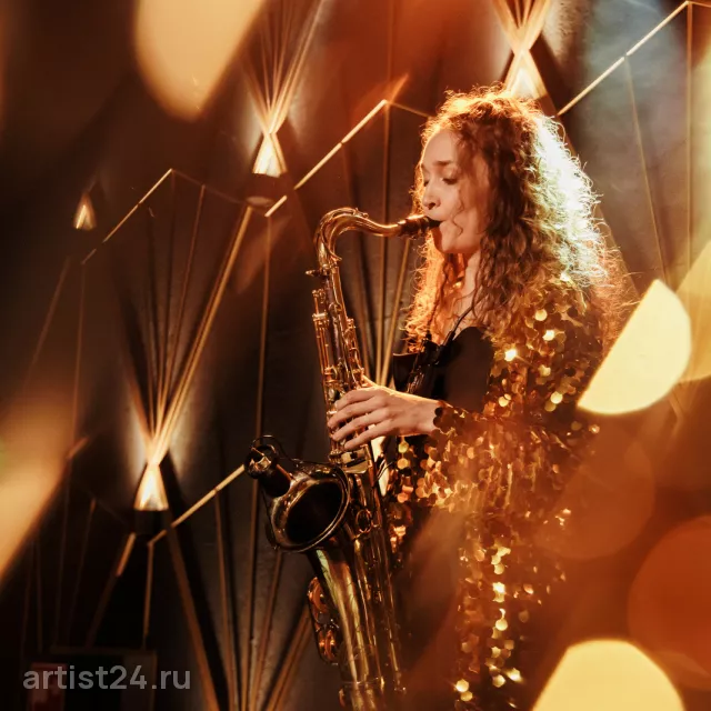 Саксофонистка Людмила Lala Sax — саксофонист
