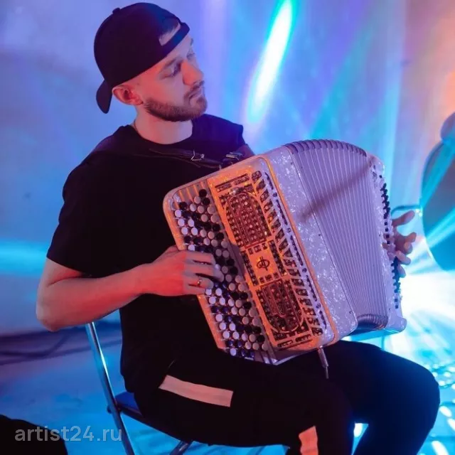 Баянист Сергей Узяков — музыкант