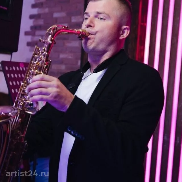 Саксофонист Владимир Оськин — саксофонист