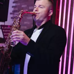 Саксофонист Владимир Оськин