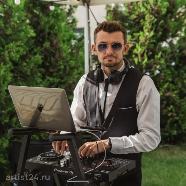 Диджей Денис Куртяну — диджей