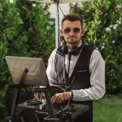 Диджей Денис Куртяну