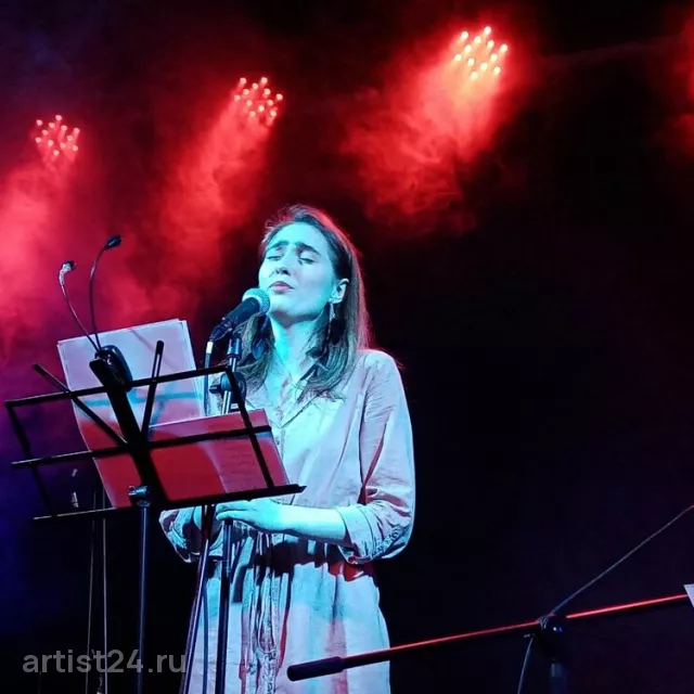 Певица Анна Халлдорсдоттир — вокалист