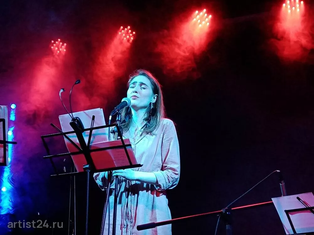 Певица Анна Халлдорсдоттир — вокалист