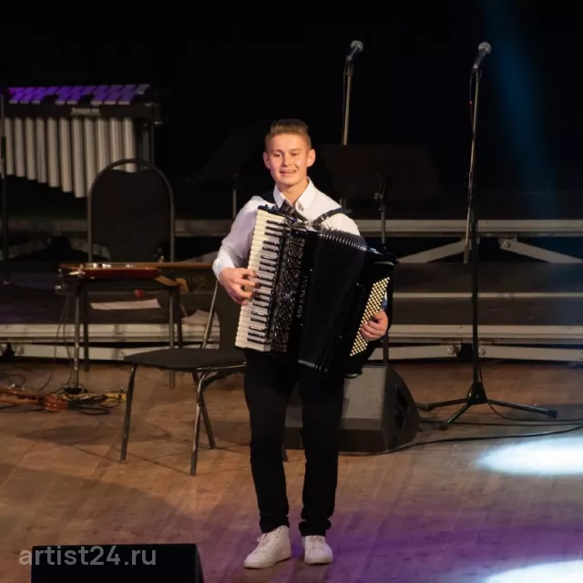 Аккордеонист Леонид Бертов — музыкант