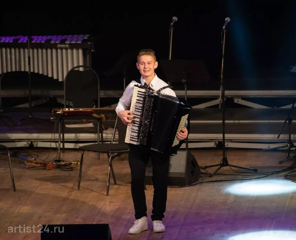 Аккордеонист Леонид Бертов — музыкант