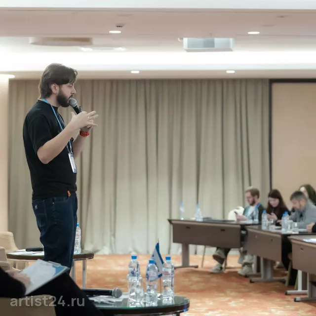 Спикер по клиентскому сервису Роман Нохрин — спикер