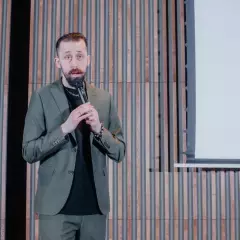 Спикер по ораторскому мастерству Стас Студенецкий