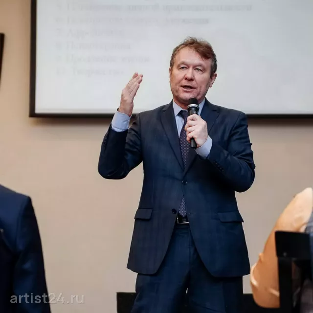 Спикер по ораторскому мастерству Дмитрий Устинов — спикер