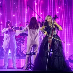 Электровиолончелистка SOFI и шоу «Cyber Orchestra»